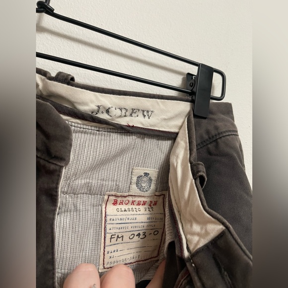 J. Crew - Men’s 100% Faded Broken-In Classic Fit Green/Grey Chino - 33W30L - Picture 3 of 5